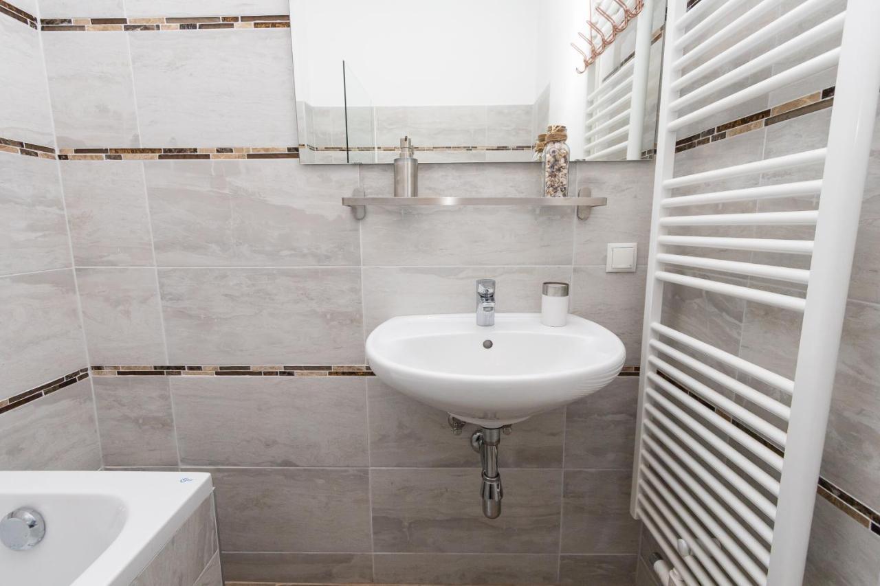 Comfortable Romantic 1 Bedroom Apartment Near Augarten Viena Exterior foto