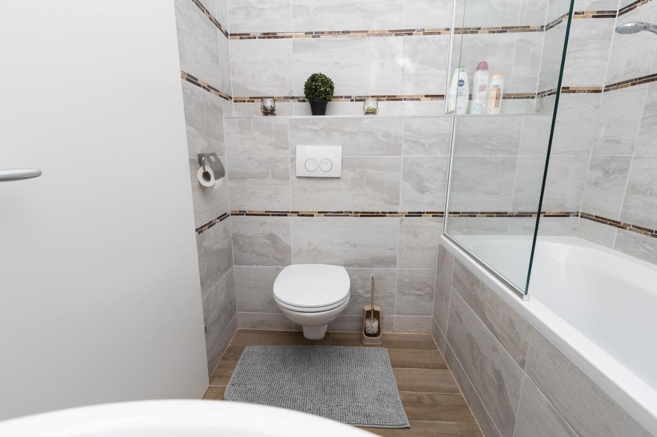 Comfortable Romantic 1 Bedroom Apartment Near Augarten Viena Exterior foto